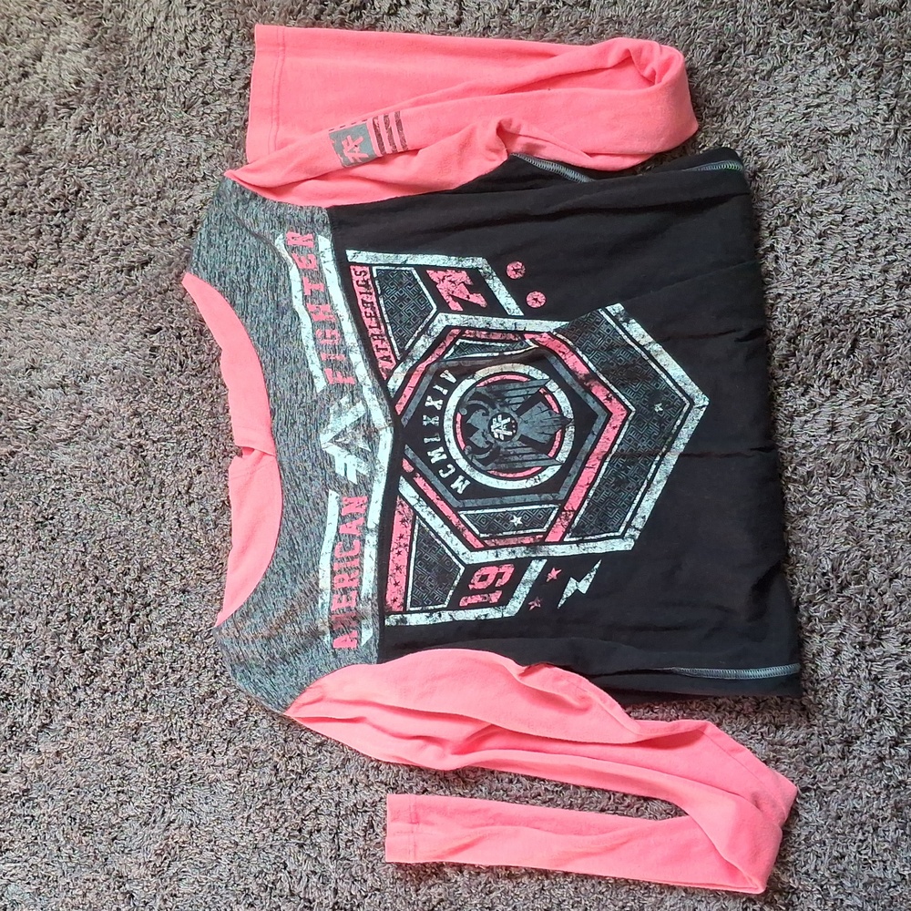 Long sleeve American fighter tshirt with hood. Size large